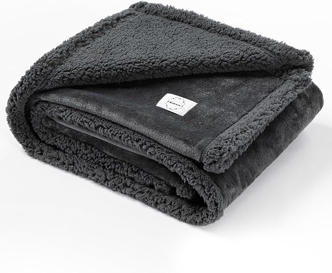Waterproof Dog Blanket Reversible Pet Blankets for Bed Couch Covers Puppy Blankets Leakproof Sofa Couch Cover Cat for Warm Fluffy Washable Gray Mat-S-40x28in