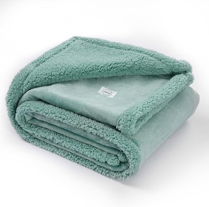 Waterproof Green Dog Blanket Reversible Pet Bed Cover Puppy Throw Blankets Leakproof Sofa Couch Cover Cat Pet Jacquard Blanket for Warm Fluffy Washable Mat-Green,L-65x57in